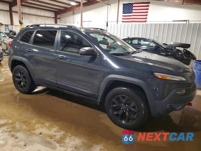 Czwarte zdjęcie samochodu z boku: 2017 JEEP CHEROKEE TRAILHAWK VIN:1C4PJMBS6HW538275 - miniatura