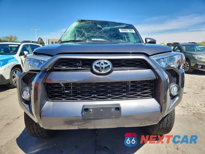Piąte zdjęcie samochodu w środku: 2018 TOYOTA 4RUNNER SR5 VIN:JTEBU5JR0J5542125 - miniatura