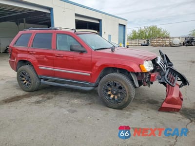 Czwarte zdjęcie samochodu z boku: 2010 JEEP GRAND CHEROKEE LAREDO VIN:1J4PR4GK2AC139866 - miniatura