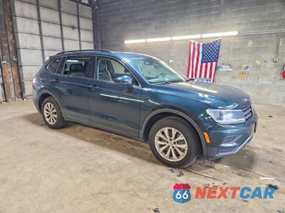 Czwarte zdjęcie samochodu z boku: 2019 VOLKSWAGEN TIGUAN SE VIN:3VV2B7AX1KM155021 - miniatura