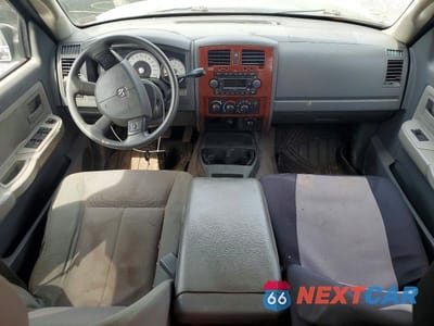 Zdjęcie 8 z 12 samochodu: 2005 DODGE DAKOTA QUAD SLT VIN:1D7HW48N25S219892 - miniatura