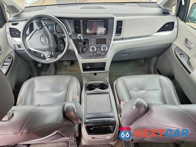 Zdjęcie 8 z 12 samochodu: 2015 TOYOTA SIENNA VIN:5TDKK3DC6FS542895 - miniatura