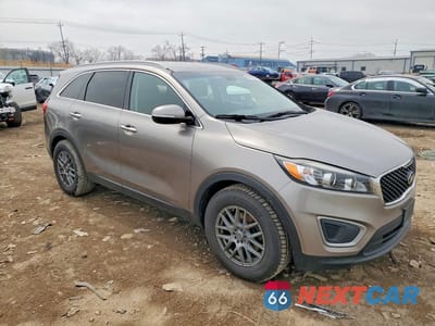 Czwarte zdjęcie samochodu z boku: 2016 KIA SORENTO LX V6 VIN:5XYPG4A5XGG023589 - miniatura