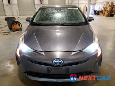 Piąte zdjęcie samochodu w środku: 2017 TOYOTA PRIUS THREE VIN:JTDKARFU4H3046655 - miniatura