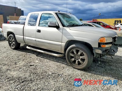 Czwarte zdjęcie samochodu z boku: 2005 GMC NEW SIERRA C1500 VIN:2GTEC19T851335731 - miniatura