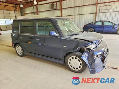 Czwarte zdjęcie samochodu z boku: 2006 TOYOTA SCION XB VIN:JTLKT324X64087381 - miniatura