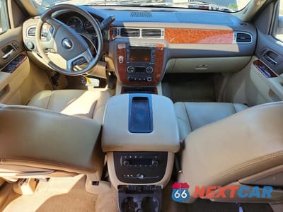 Zdjęcie 8 z 13 samochodu: 2010 CHEVROLET SUBURBAN K1500 LTZ VIN:1GNUKKE3XAR100864 - miniatura