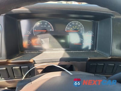 Zdjęcie 8 z 10 samochodu: 2016 VOLVO VNL SEMI TRUCK VIN:4V4NC9EG1GN974790 - miniatura