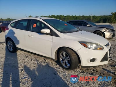 Czwarte zdjęcie samochodu z boku: 2014 FORD FOCUS SE VIN:1FADP3K23EL184522 - miniatura