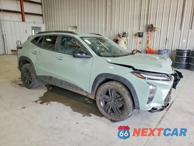 Czwarte zdjęcie samochodu z boku: 2025 CHEVROLET TRAX ACTIV VIN:KL77LKEP9SC128226 - miniatura