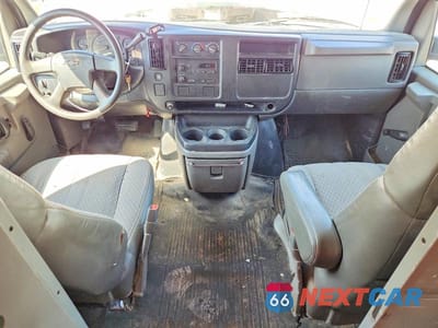 Zdjęcie 8 z 12 samochodu: 2005 CHEVROLET EXPRESS G2500 DELIVERY VAN VIN:1GCGG25V951248730 - miniatura