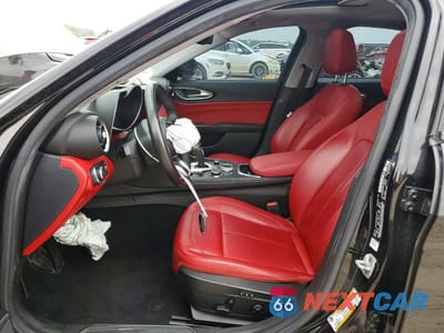 Zdjęcie 7 z 12 samochodu: 2020 ALFA ROMEO GIULIA VIN:ZARFAMAN0L7626738 - miniatura