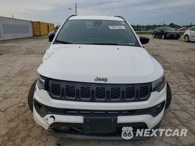 Piąte zdjęcie samochodu w środku: 2025 JEEP COMPASS LATITUDE VIN:3C4NJDBN2ST508981 - miniatura
