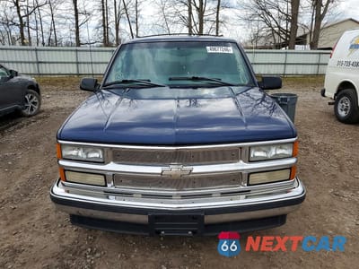 Piąte zdjęcie samochodu w środku: 1998 CHEVROLET SUBURBAN C1500 VIN:1GNEC16R5WJ361307 - miniatura