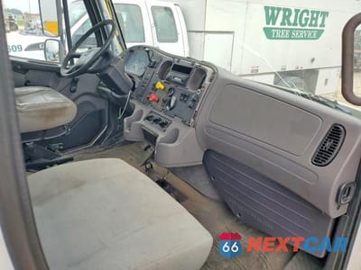 Piąte zdjęcie samochodu w środku: 2016 FREIGHTLINER M2 106 MED VIN:3AKBCXDT6GDFY6150 - miniatura