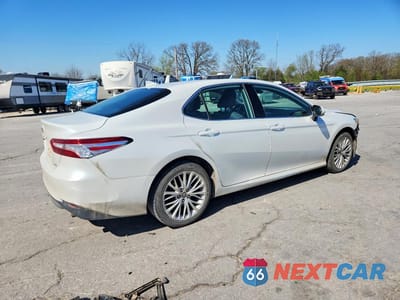 Trzecie zdjęcie samochodu z tyłu: 2019 TOYOTA CAMRY XLE VIN:4T1B11HK1KU779725 - miniatura