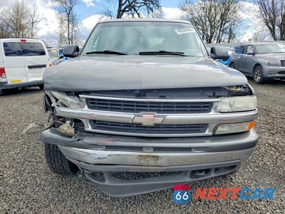 Piąte zdjęcie samochodu w środku: 2001 CHEVROLET SUBURBAN K2500 VIN:3GNGK26G81G203103 - miniatura