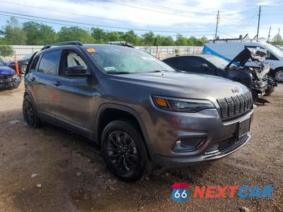 Czwarte zdjęcie samochodu z boku: 2023 JEEP CHEROKEE ALTITUDE LUX VIN:1C4PJMMB6PD100718 - miniatura