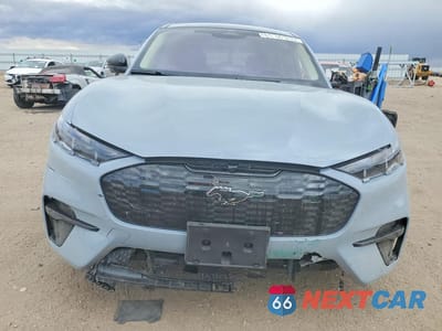 Piąte zdjęcie samochodu w środku: 2025 FORD MUSTANG MACH-E PREMIUM VIN:3FMTK3R45SMA15166 - miniatura