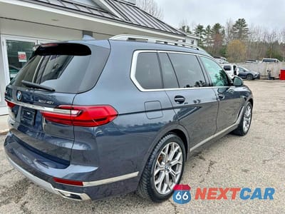 Czwarte zdjęcie samochodu z boku: 2020 BMW X7 XDRIVE40I VIN:5UXCW2C04L9B20131 - miniatura