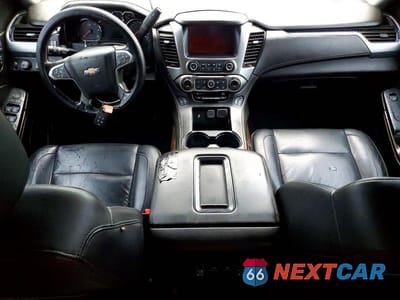 Zdjęcie 8 z 13 samochodu: 2018 CHEVROLET SUBURBAN K1500 LT VIN:1GNSKHKC5JR334716 - miniatura