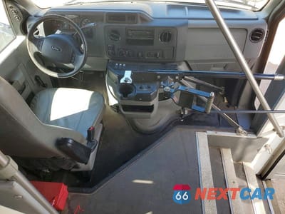 Zdjęcie 8 z 13 samochodu: 2016 FORD E350 SHUTTLE BUS VIN:1FDEE3FL3GDC24131 - miniatura