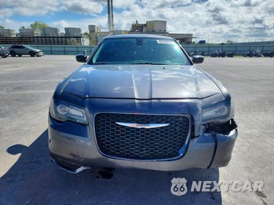 Piąte zdjęcie samochodu w środku: 2018 CHRYSLER 300 TOURING VIN:2C3CCAAG6JH320592 - miniatura