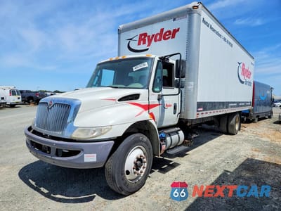 2018 INTERNATIONAL 4300 BOX TRUCK 1HTMMMML9JH348760 - główne zdjęcie licytacji z USA - miniatura