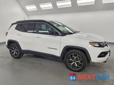 Czwarte zdjęcie samochodu z boku: 2025 JEEP COMPASS LIMITED VIN:3C4NJDCN7ST525578 - miniatura