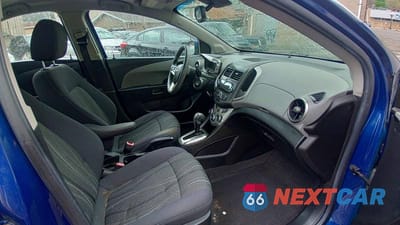 Piąte zdjęcie samochodu w środku: 2013 CHEVROLET SONIC LT VIN:1G1JC5SG6D4194222 - miniatura