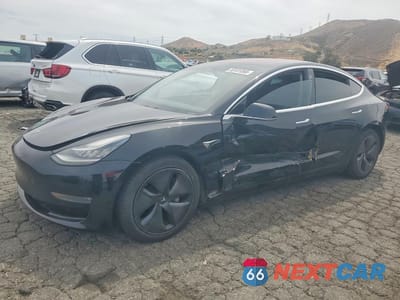 2018 TESLA MODEL 3 5YJ3E1EB0JF068073 - główne zdjęcie licytacji z USA - miniatura