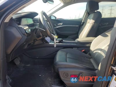 Zdjęcie 7 z 12 samochodu: 2021 AUDI E-TRON PREMIUM VIN:WA1AAAGE6MB024011 - miniatura