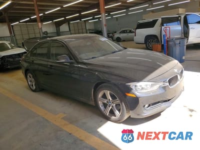 Czwarte zdjęcie samochodu z boku: 2014 BMW 320 I VIN:WBA3B1G51ENT00829 - miniatura