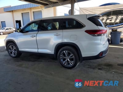 Drugie zdjęcie samochodu z przodu: 2019 TOYOTA HIGHLANDER LE VIN:5TDBZRFH9KS932049 - miniatura