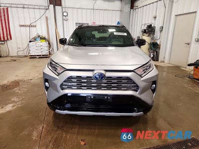 Piąte zdjęcie samochodu w środku: 2020 TOYOTA RAV4 XSE VIN:JTMEWRFV1LJ038637 - miniatura