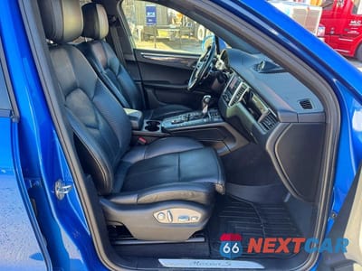 Piąte zdjęcie samochodu w środku: 2018 PORSCHE MACAN S VIN:WP1AB2A50JLB34798 - miniatura