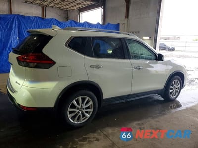 Trzecie zdjęcie samochodu z tyłu: 2017 NISSAN ROGUE SV VIN:5N1AT2MV0HC766636 - miniatura