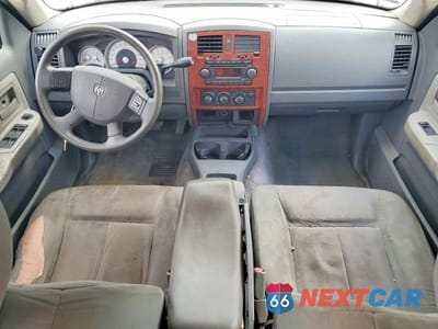 Zdjęcie 8 z 12 samochodu: 2005 DODGE DAKOTA QUAD SLT VIN:1D7HE48NX5S318009 - miniatura