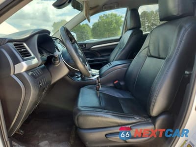 Zdjęcie 7 z 13 samochodu: 2019 TOYOTA HIGHLANDER LE VIN:5TDZZRFH0KS359167 - miniatura