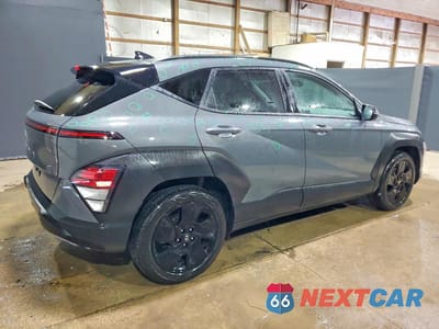 Trzecie zdjęcie samochodu z tyłu: 2026 HYUNDAI KONA SEL SPORT VIN:KM8HF3AB1TU357229 - miniatura