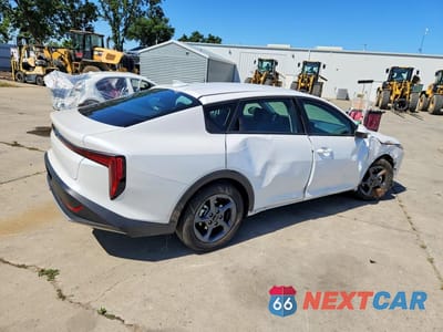Trzecie zdjęcie samochodu z tyłu: 2026 KIA K4 LXS VIN:3KPFT4DE4TE284453 - miniatura