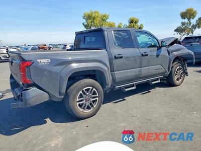Trzecie zdjęcie samochodu z tyłu: 2024 TOYOTA TACOMA TRD SPORT VIN:3TMLB5JNXRM037405 - miniatura
