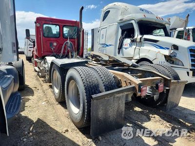 Trzecie zdjęcie samochodu z tyłu: 2017 FREIGHTLINER CASCADIA 125 SEMI TRUCK VIN:3AKNGEDR3HDHT5237 - miniatura