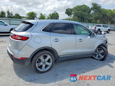 Trzecie zdjęcie samochodu z tyłu: 2017 LINCOLN MKC PREMIERE VIN:5LMCJ1C96HUL33844 - miniatura
