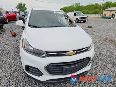 Piąte zdjęcie samochodu w środku: 2018 CHEVROLET TRAX LS VIN:3GNCJKSB7JL225841 - miniatura