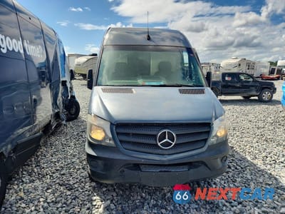 Piąte zdjęcie samochodu w środku: 2018 MERCEDES BENZ SPRINTER 2500 DELIVERY VAN VIN:WD3PE7CDXJP622339 - miniatura