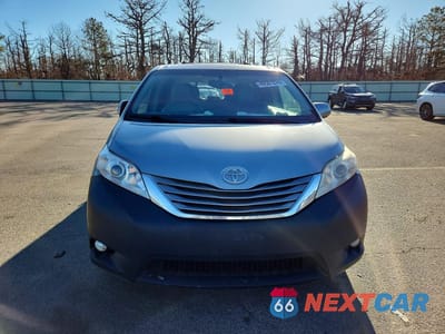 Piąte zdjęcie samochodu w środku: 2016 TOYOTA SIENNA XLE 8-PASSENGER VIN:5TDYK3DC6GS743062 - miniatura