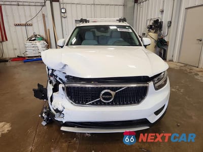Piąte zdjęcie samochodu w środku: 2020 VOLVO XC40 T4 MOMENTUM VIN:YV4AC2HK9L2326768 - miniatura
