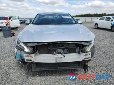 Piąte zdjęcie samochodu w środku: 2019 NISSAN ALTIMA SV VIN:1N4BL4DV1KC146220 - miniatura