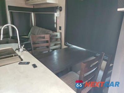 Piąte zdjęcie samochodu w środku: 2023 JAYCO JAYFL40RBS - CAMPER VIN:1UJBC0BV4P11L0084 - miniatura